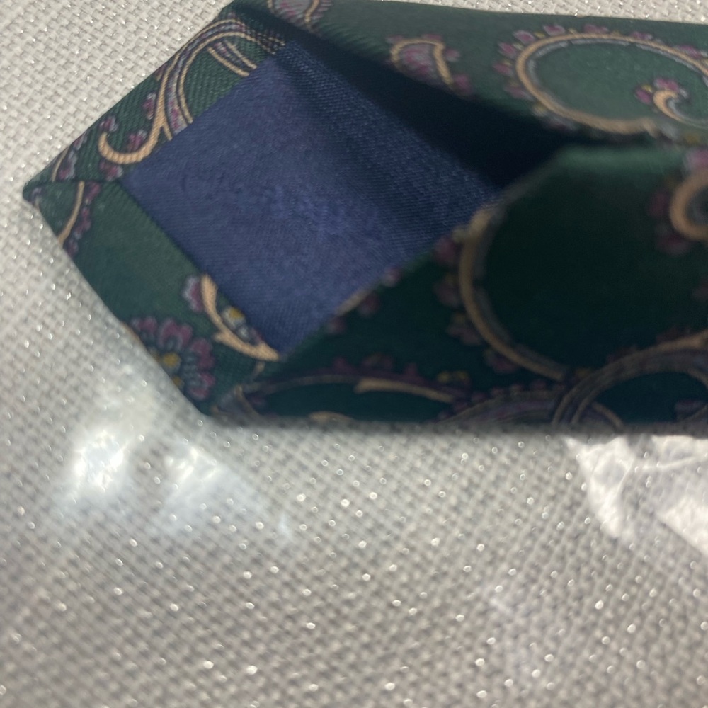 Authentic Chanel Men’s Necktie in Prestigious Condition 🫶🏻🤩🛍️ - Picture 7 of 8